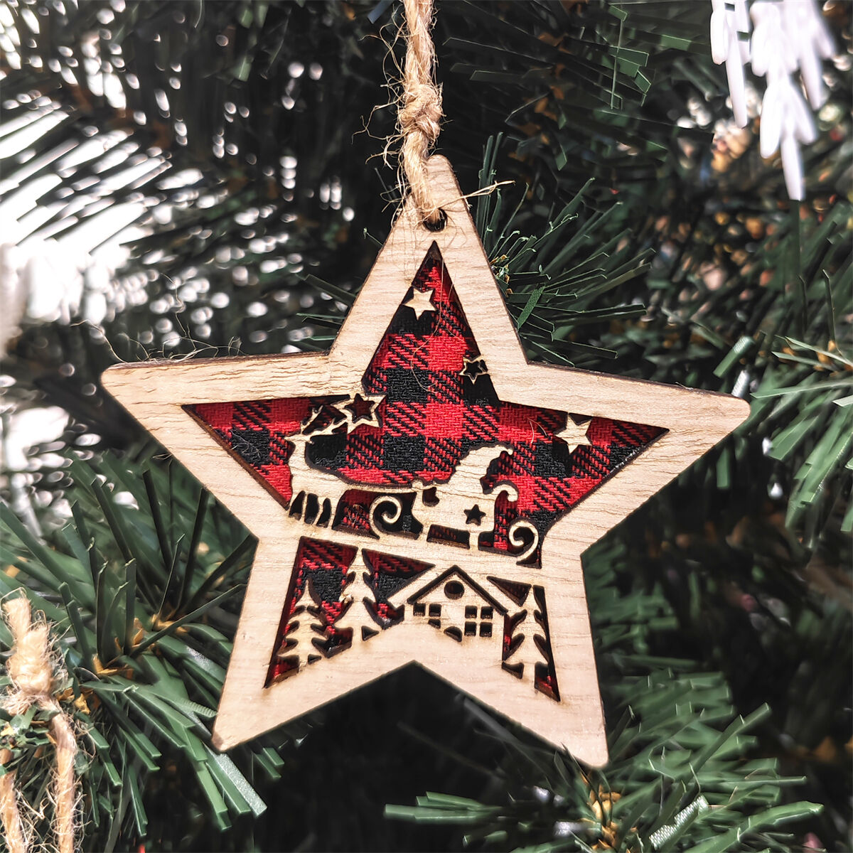 クリスマスリース 冬のベリーのリース（葉付き）